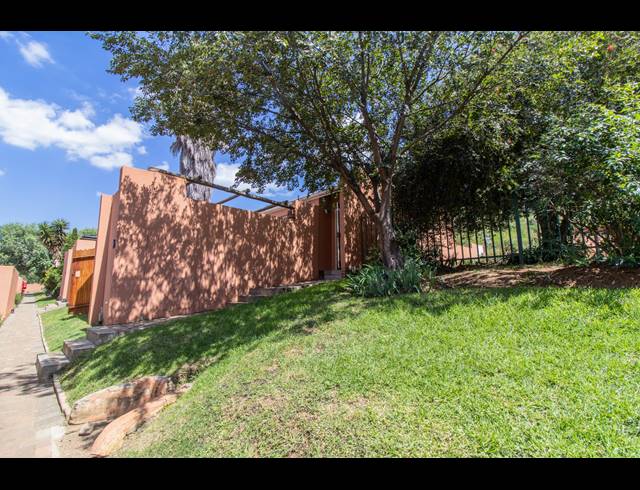 2 BEDROOM TOWNHOUSE FOR SALE IN ALAN MANOR